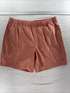 The North Face Men's Coral Elastic-Waist Shorts